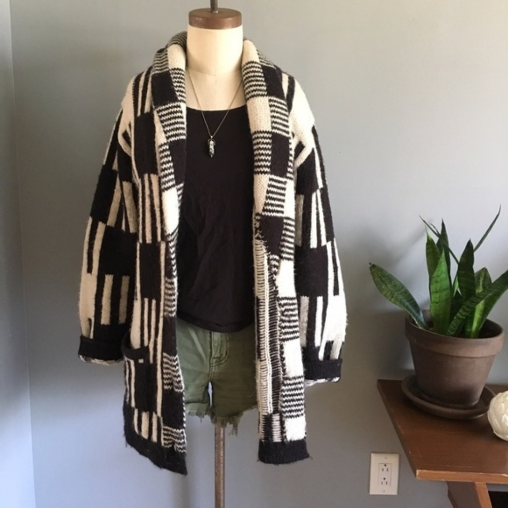 TOPSHOP black and white sweater coat